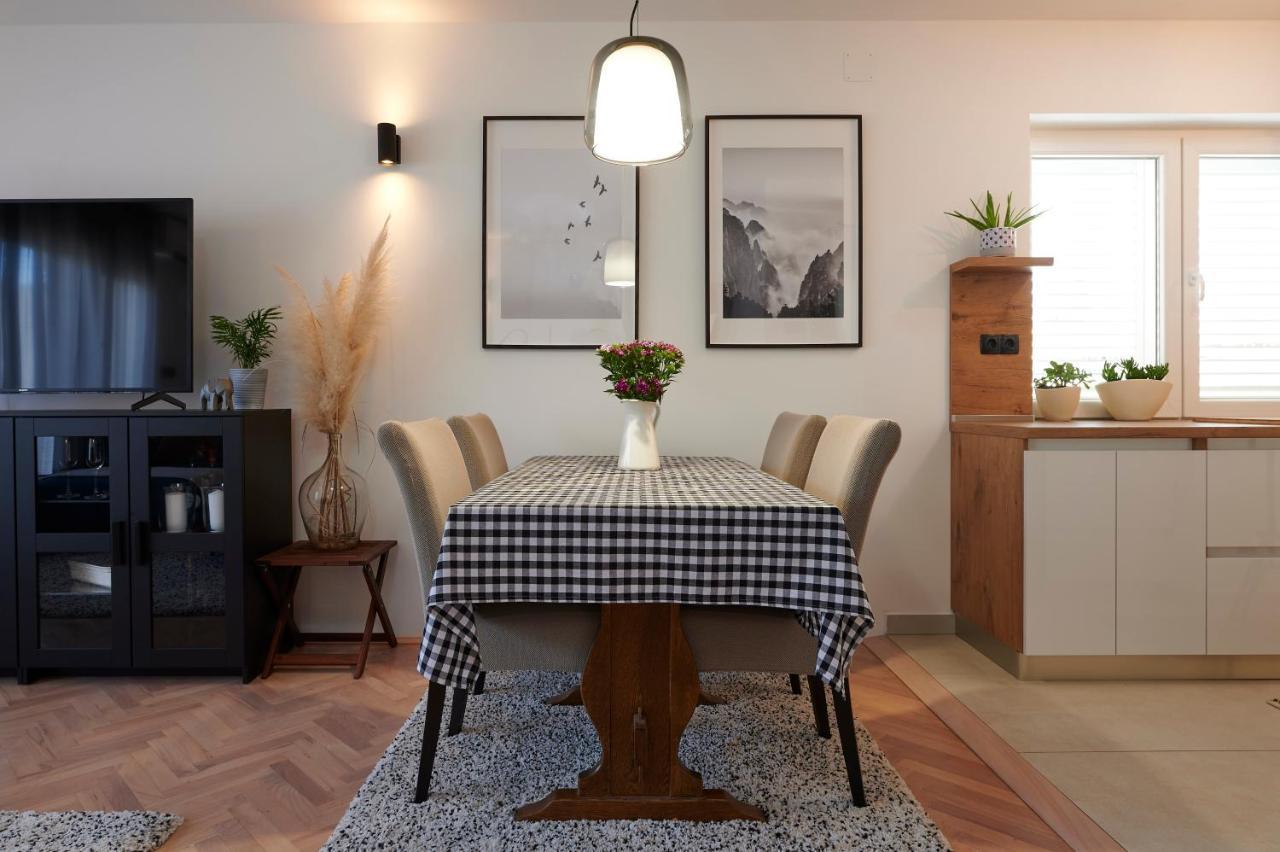 Apartman Miro - Center Of Трогир Екстериор снимка