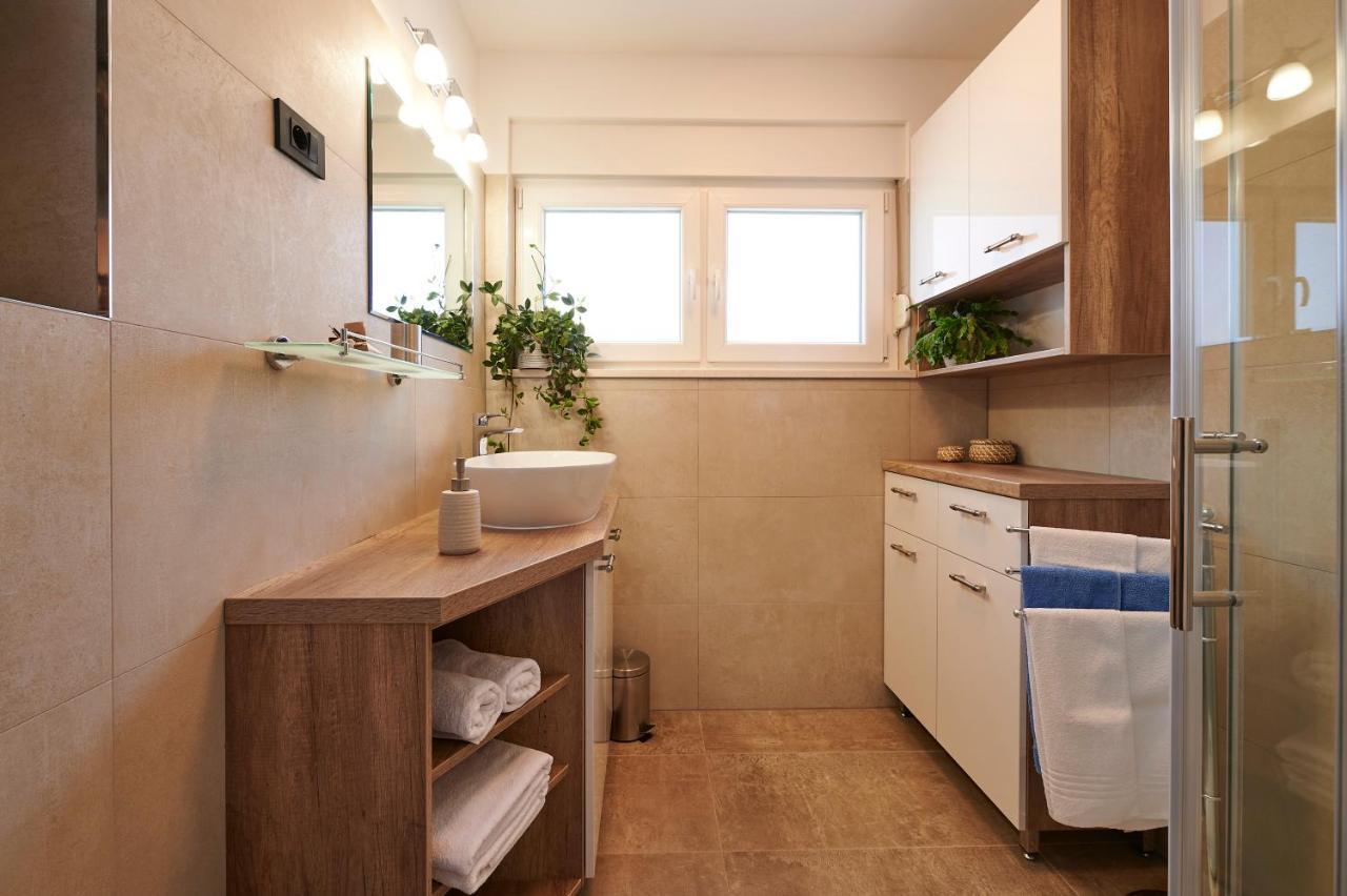 Apartman Miro - Center Of Трогир Екстериор снимка